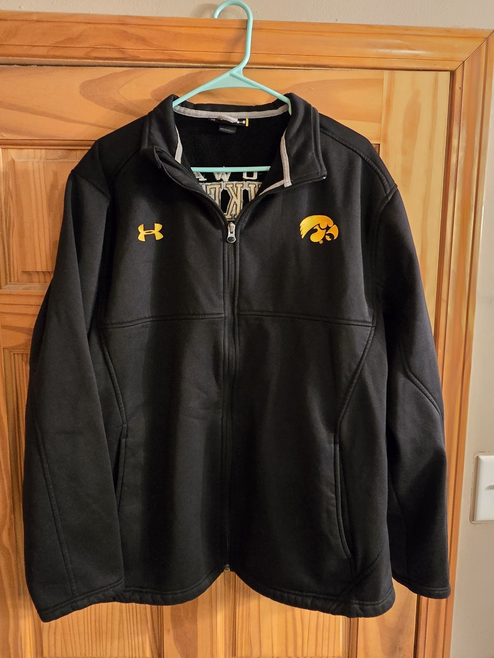 Under Armour Men’s Black Full-Zip Jacket with Gold Iowa Hawkeyes Logo